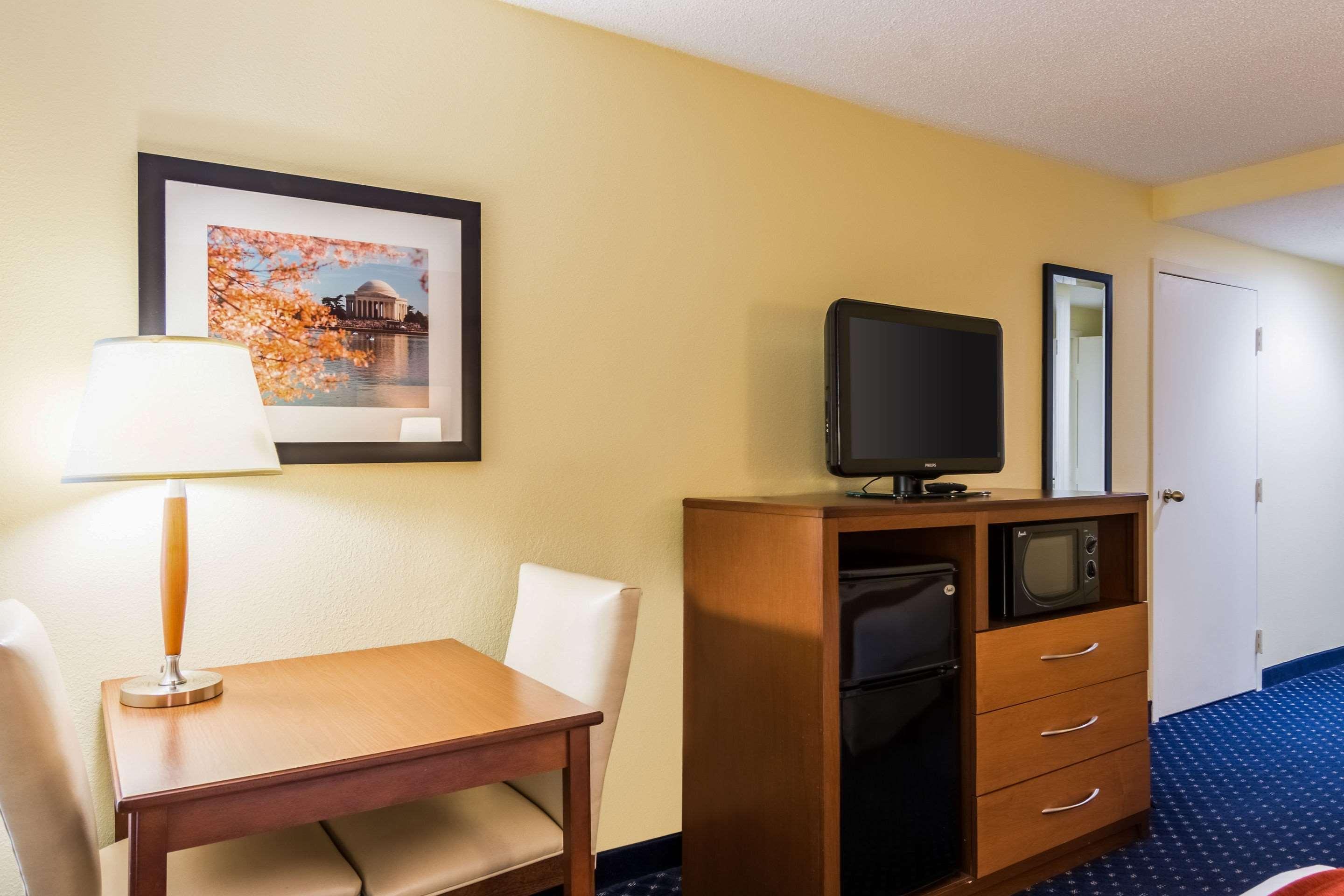 Comfort Inn At Joint Base Andrews Clinton Exterior foto